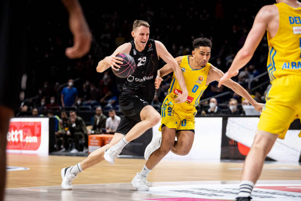 修斯踏上伯 修斯踏上伯